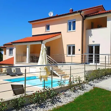 Tolles In Mit Privatem Pool Banjole